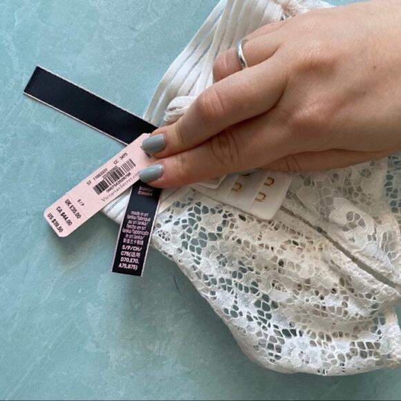 Victoria's Secret white lace halter bralette S NWT - Picture 4 of 4